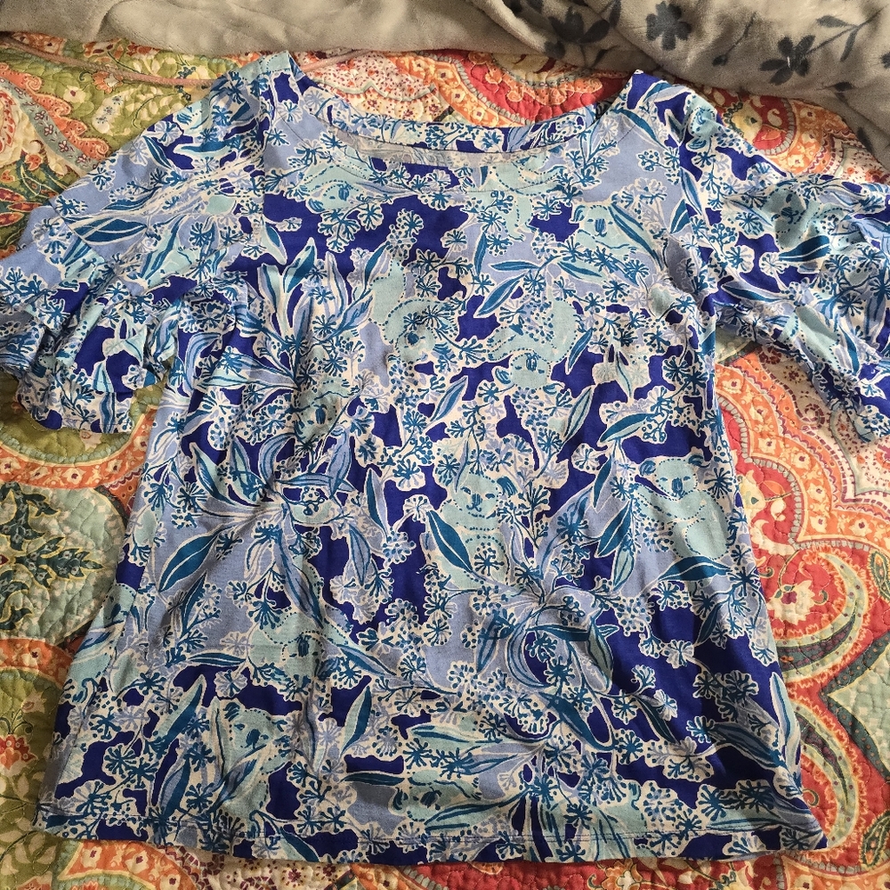 Lilly Pulitzer Blue Artistic Pattern Ruffled Short Sleeves Sz S. Super Soft.